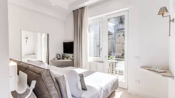 Superior Double Room, Balcony, Courtyard View | In-room safe, soundproofing, iron/ironing board, free WiFi