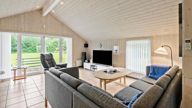 TV, fireplace - 3 bedroom cozy home in Oksbøl (Oksbøl)