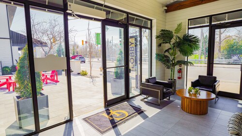 Colonial Hotel & Suites - Double King