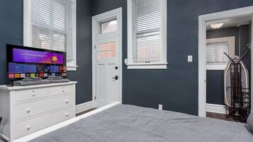 1 habitación, tabla de planchar con plancha, wifi y ropa de cama