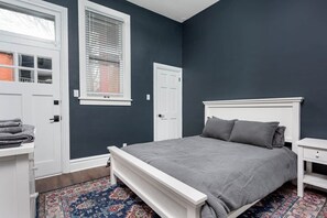 1 habitación, tabla de planchar con plancha, wifi y ropa de cama 