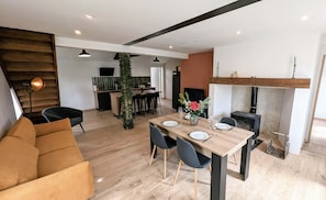 Dining - Maison Lac et Jardin (Mesnil-Saint-Père)