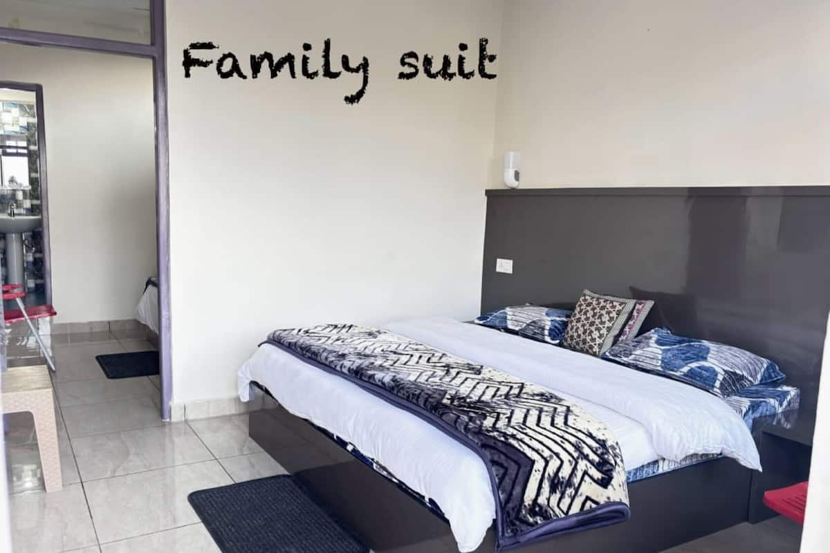 Family Room | Free WiFi