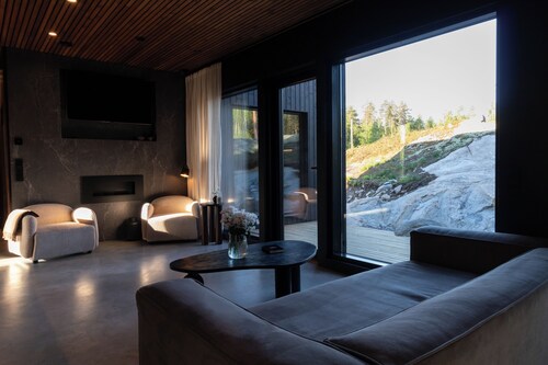 Villa Blackwood
COZY DESIGN BY THE CLIFF
30min Helsinki, Pet- friendly, Jacuzzi!