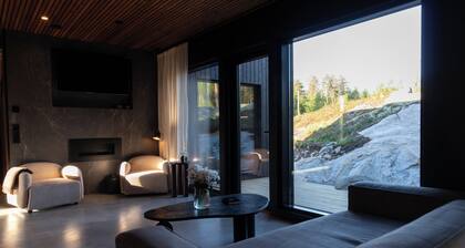 Villa Blackwood
COZY DESIGN BY THE CLIFF
30min Helsinki, Pet- friendly, Jacuzzi!