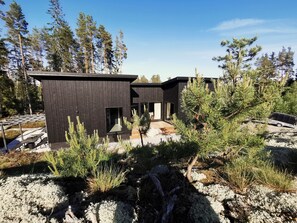 Exterior - Villa Blackwood
COZY DESIGN BY THE CLIFF
30min Helsinki, Pet- friendly, Jacuzzi! (Söderkulla)