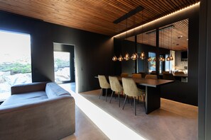 Dining - Villa Blackwood
COZY DESIGN BY THE CLIFF
30min Helsinki, Pet- friendly, Jacuzzi! (Söderkulla)