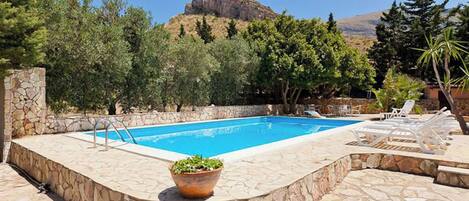 Casa, vista para a piscina | Piscina particular