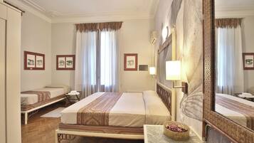 Standard Triple Room | Desk, WiFi (free), bed sheets