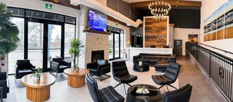 Colonial Hotel & Suites - Brenner Premium King