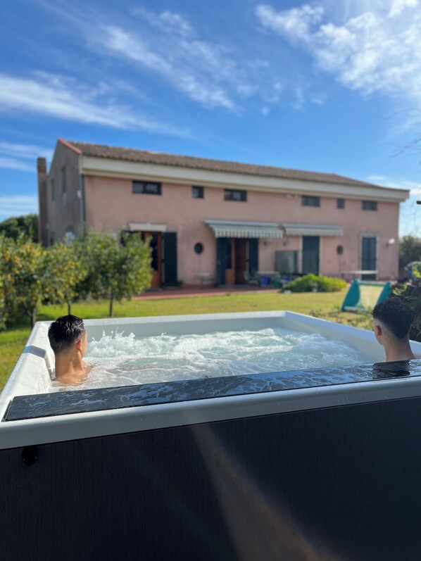 Bain à remous extérieur