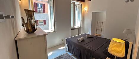 2 bedrooms, in-room safe, desk, iron/ironing board