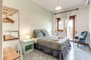 4 bedrooms, in-room safe, desk, iron/ironing board