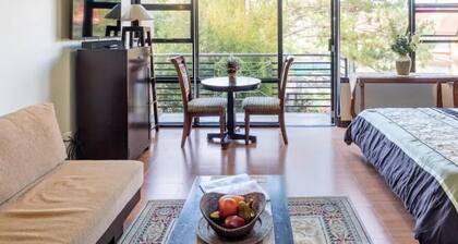 Cozy 1-Bedroom Building in Marvelous Baguio with WiFi. 5.4K ft above sea level.