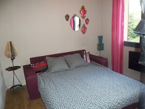 3 chambres, fer et planche à repasser, Wi-Fi, draps fournis