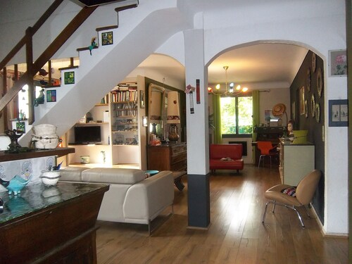 Maison 120 m2 Parking Terrain Plat 1400 m2 et Piscine 8 x 4 Apied du Village