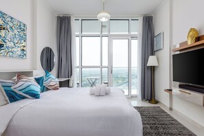 Comfort Studio, Balcony, Lake View | Individually furnished, free WiFi - Waves - Elegant 28th Floor Studio in Carson A, Damac Hills (Dubai)