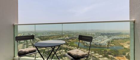 Estudio Confort, balcón, vistas al lago | Balcón