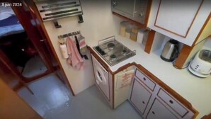 A compact kitchen with a gas stove, a microwave, a kettle, and a toaster. - Boat rental (Marseille)