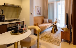 Deluxe Apartment, Balcony, Canal View | Private kitchen | Full-size fridge, microwave, oven, stovetop