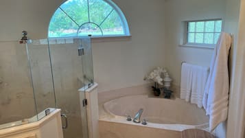 Shower, jetted bath, hair dryer, towels