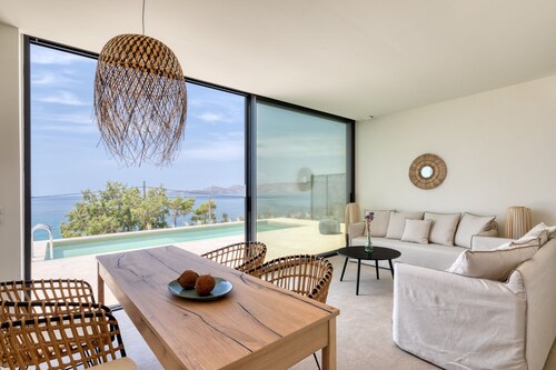 Delta VIlla | S Cave Villas Seaside Karystos