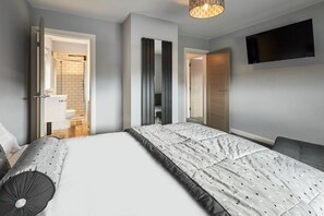 4 bedrooms - Host Stay Casa Feliz (Hull)