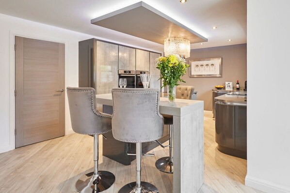 4 bedrooms - Host Stay Casa Feliz (Hull)