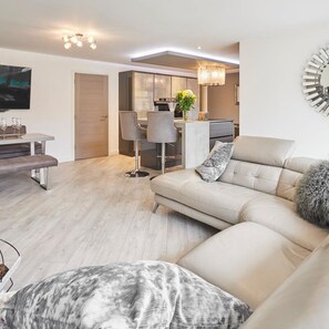 House | 4 bedrooms - Host Stay Casa Feliz (Hull)