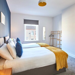 House | 3 bedrooms, iron/ironing board, Internet