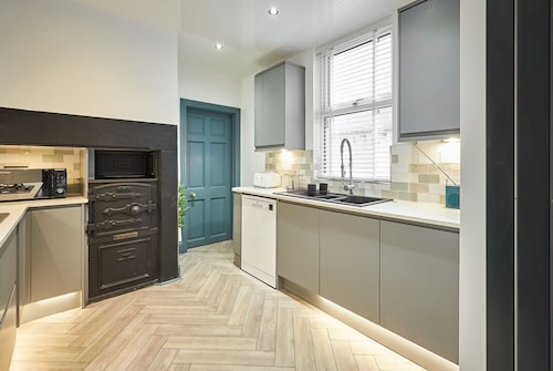 Host Stay Kittiwake House