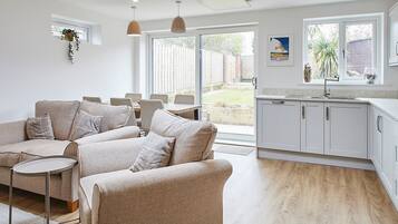 3 bedrooms, Internet