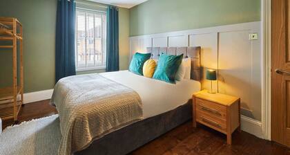 Host Stay Oliver s Den