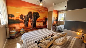 4 bedrooms, desk, iron/ironing board, travel crib