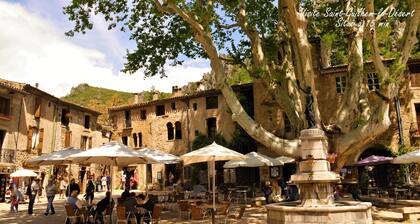 La Villa Pangea, havre de paix avec vue sur la riviĂšre et la nature.