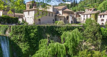 La Villa Pangea, havre de paix avec vue sur la riviĂšre et la nature.