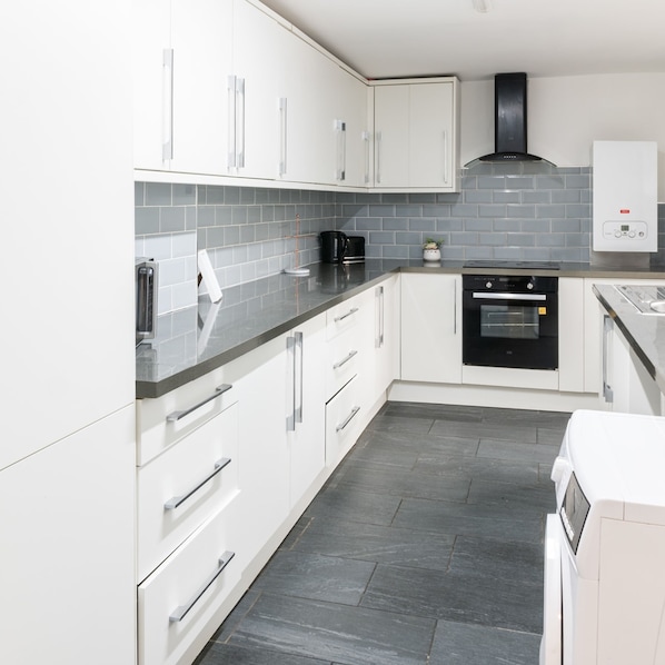 House | 6 bedrooms - Host Stay Broadway (Oldham)
