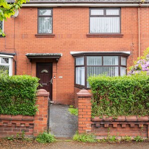 House | 6 bedrooms - Host Stay Broadway (Oldham)