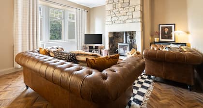 Host Stay Bankfoot Cottage