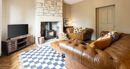 Host Stay Bankfoot Cottage