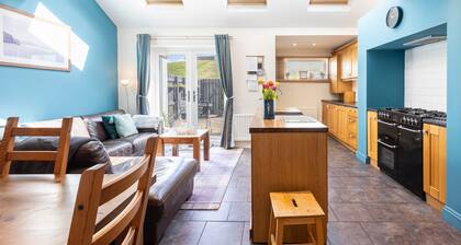 Host Stay Harbour Holm