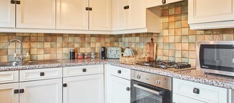 Host Stay Joey s Cottage