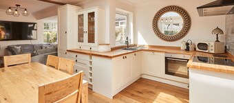 Host Stay Bankside Cottage