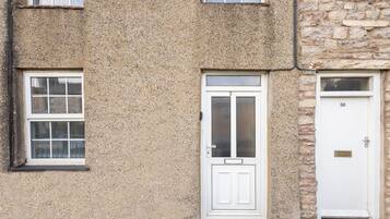 Rumah | 2 kamar tidur dan meja kerja