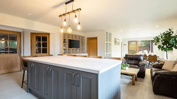 House | 10 bedrooms, iron/ironing board