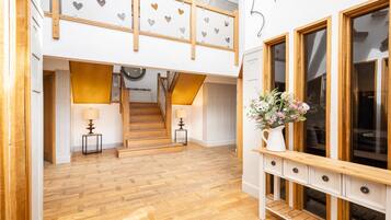 House | 10 bedrooms, iron/ironing board