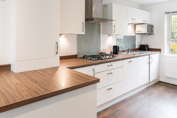 House | 3 bedrooms, desk, iron/ironing board - Host Stay Meadow Road (Salford)