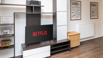 3 bedrooms, desk, iron/ironing board