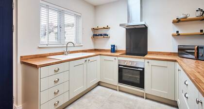 Host Stay Porter Cottage