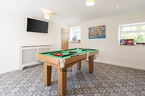 House | 4 bedrooms, iron/ironing board